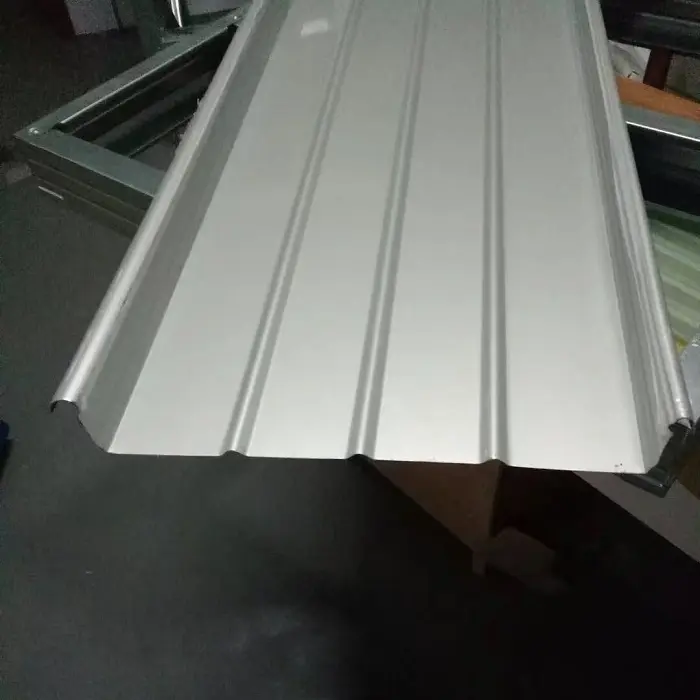 Dakpanelen met staande naden